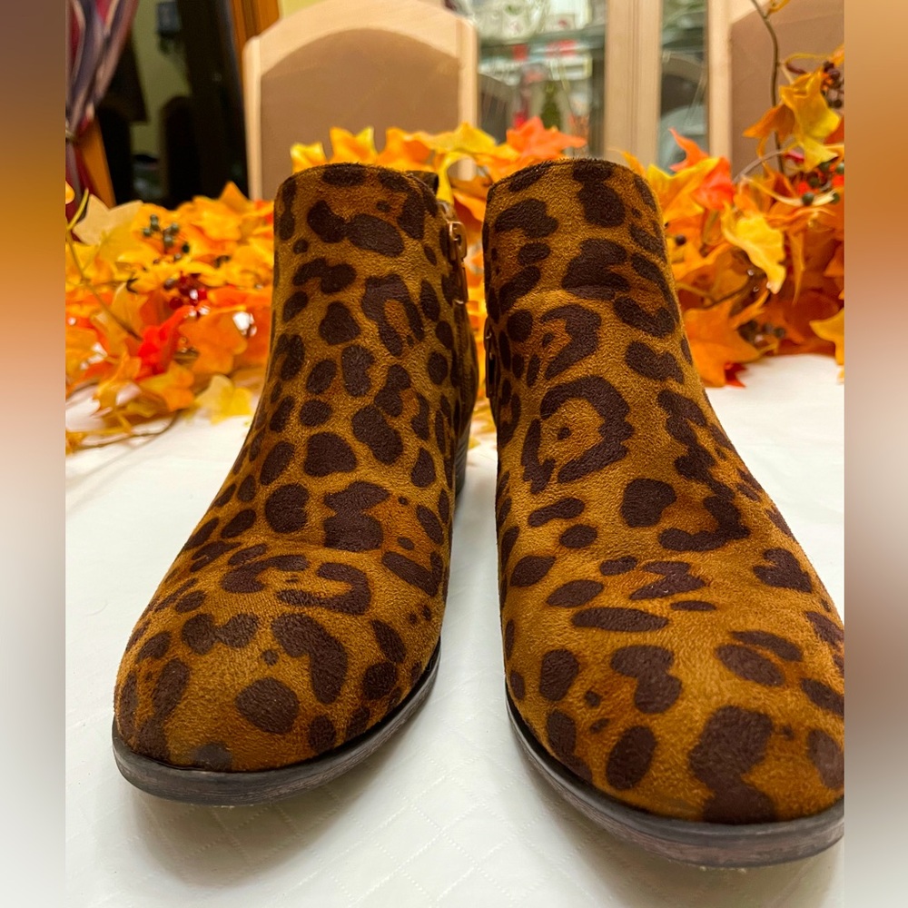 🌹🌹2/$20.00🌹🌹Animal Print Short Booties. Low heels with zippers on both sides.